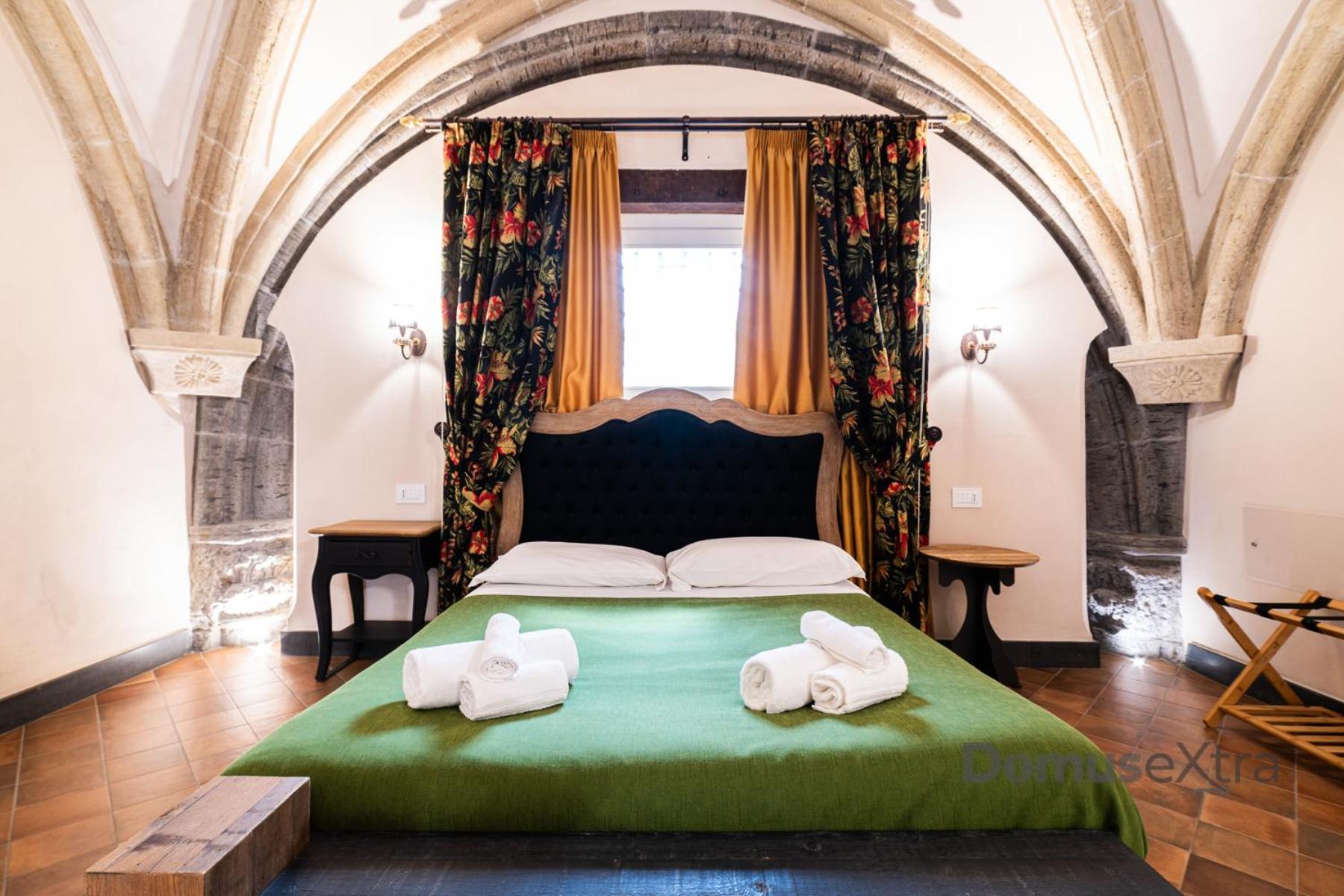 Piazza San Domenico Suite By Domusextra Наполи Екстериор снимка